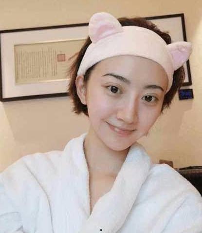 娱乐吃瓜女明星素颜,娱乐圈吃瓜女明星的真实面貌 第2张 娱乐吃瓜女明星素颜,娱乐圈吃瓜女明星的真实面貌 第2张